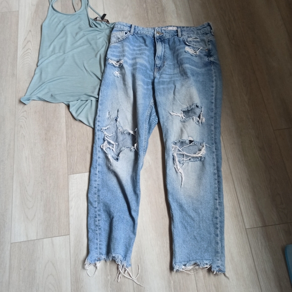Bershka Portugal brand🌻 - Picture 1 of 4